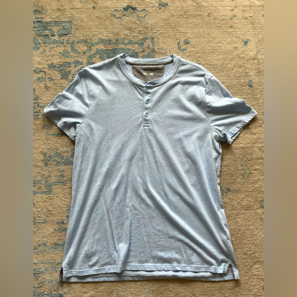 Banana Republic Light Blue Cotton Henley T-Shirt - Large
